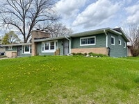 Building Photo - Beautifully remodeled 3 bedroom, 1.5 bath home.