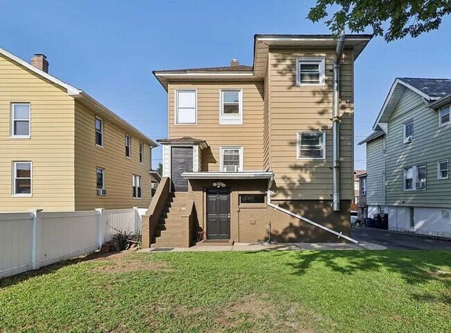 Building Photo - 480 Washington Ave