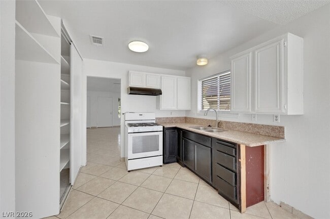 Building Photo - 1300 Wintergreen Dr