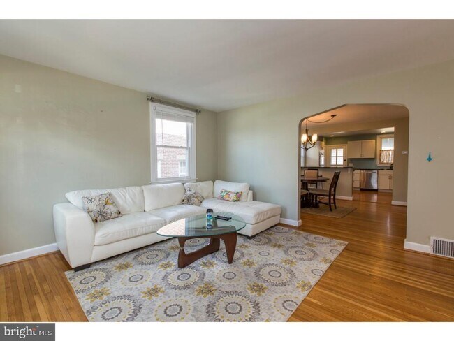 Primary Photo - 118 W 4th Ave