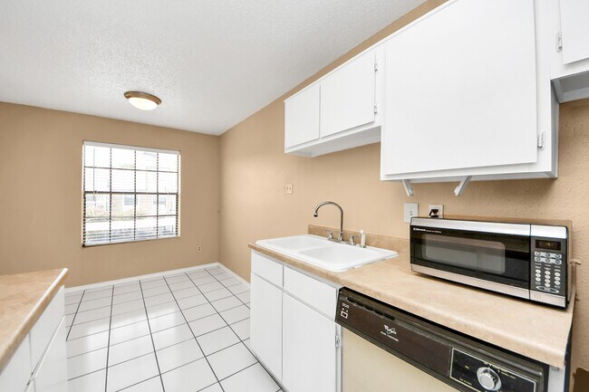 Building Photo - 2750 Holly Hall St
