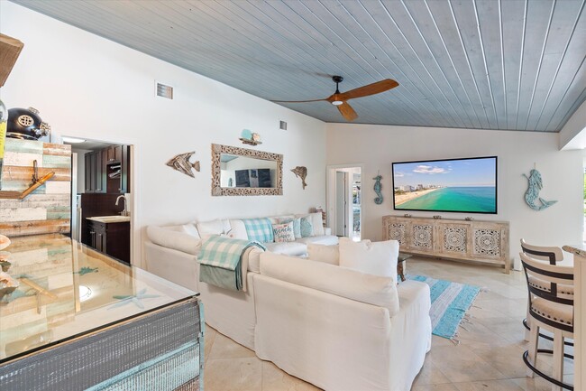 Building Photo - 830 NE Boca Bay Colony Dr