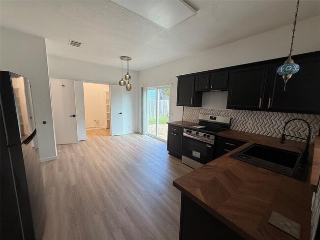 Building Photo - 9204 Magna Carta Loop