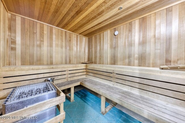 Building Photo - 2228 Beach Dr