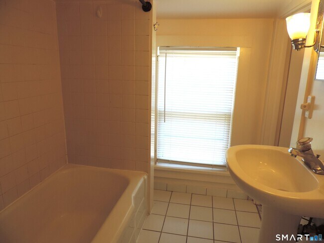 Building Photo - 13 Reynolds Rd