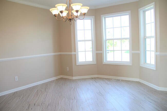 Building Photo - 107 Enchanted Way