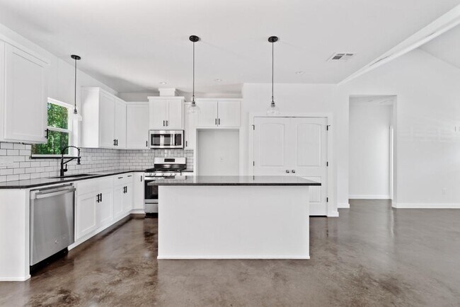Building Photo - 319 Lamaloa Ln