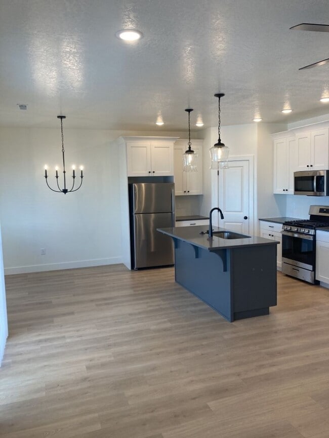 Building Photo - Move-In Discount - 3 Bed - 2.5 Bath, Brand...