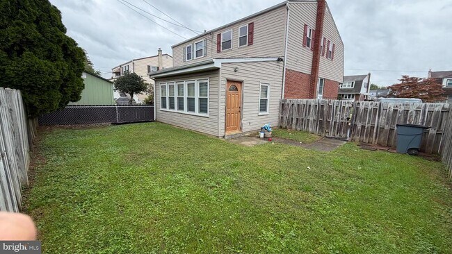 Building Photo - 1420 Greenway Rd