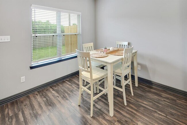 Building Photo - 1451 Associates Ave