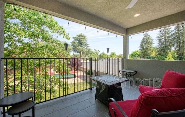 Building Photo - 2148 E College Ave