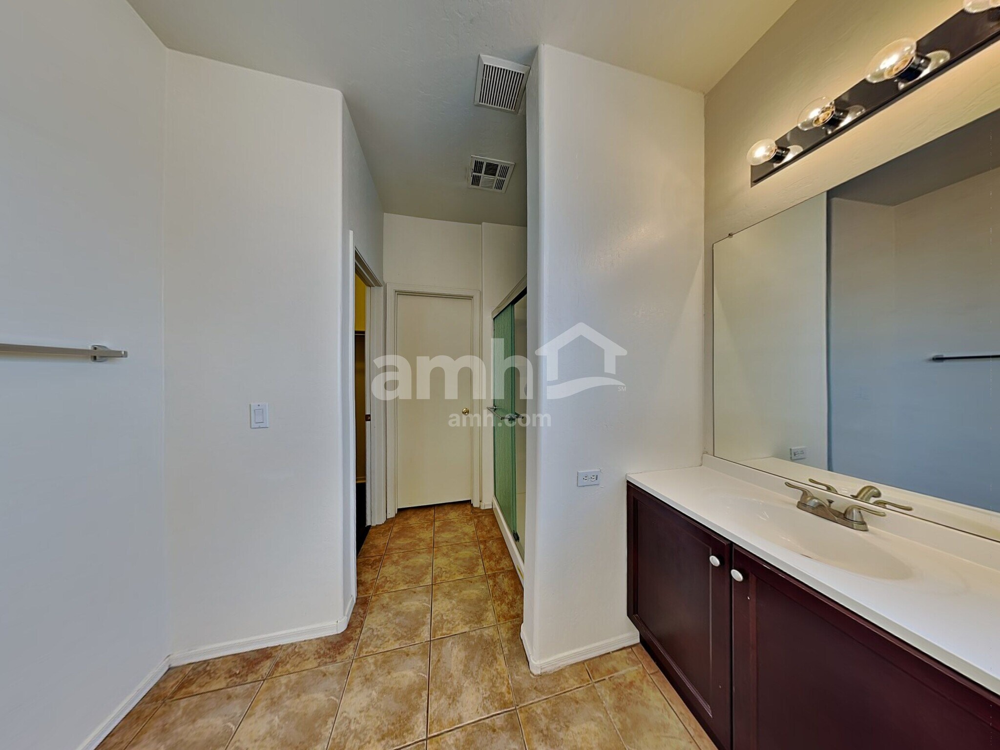 Building Photo - 14838 W Columbine Dr