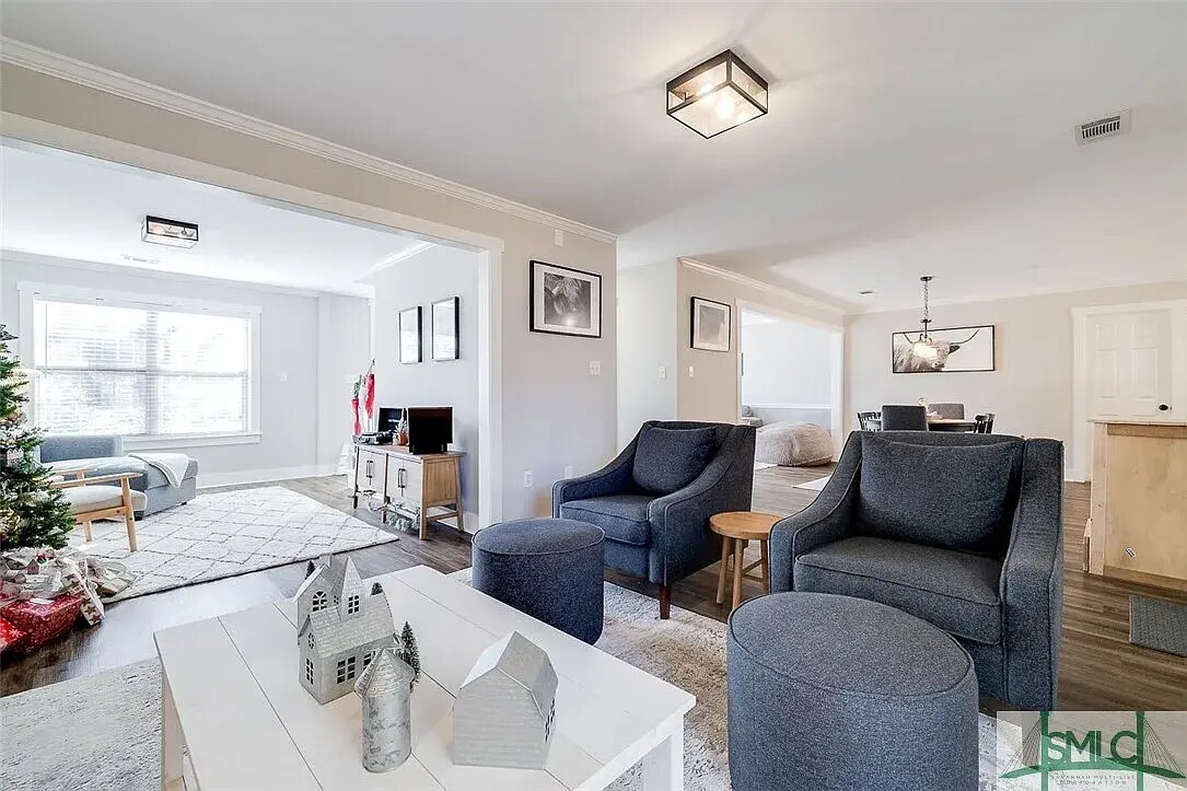 Building Photo - 165 Village Lake Dr