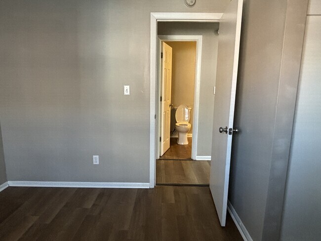 Building Photo - 2943 Hillside Ave