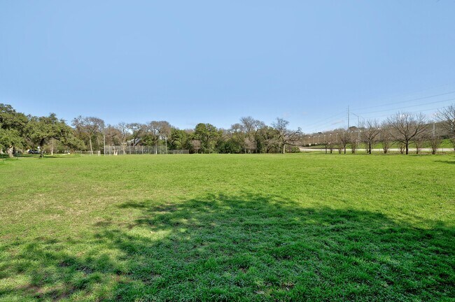 Building Photo - 2400 Winsted Ln