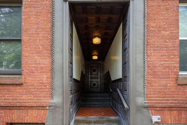 Building Photo - 39 Kent St