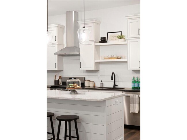 Building Photo - 366 Magnolia Ln