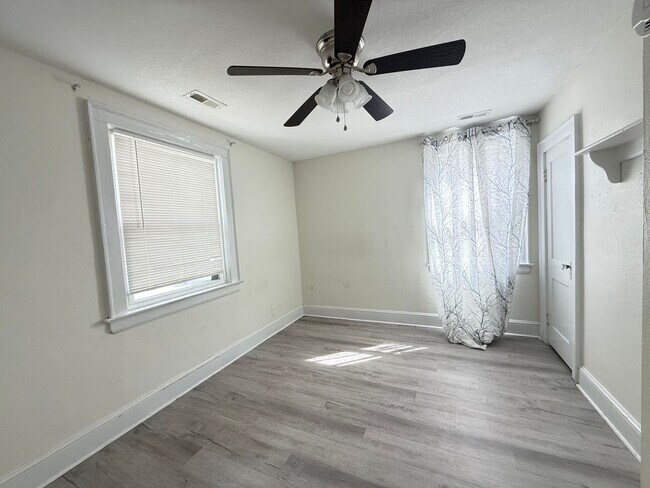 Building Photo - 3BR Home with Elizabeth River Views & Spacious Parking