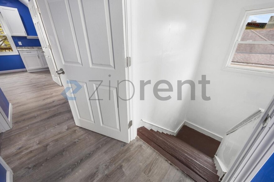 Building Photo - Unit 3