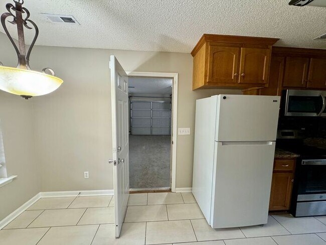 Building Photo - Great Harvest Home for rent