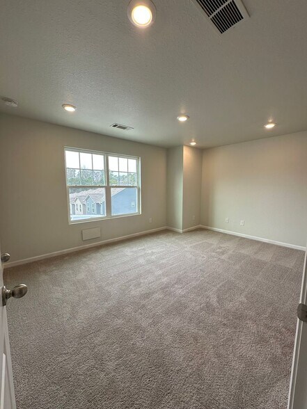 Building Photo - 1112 Highwood Ln