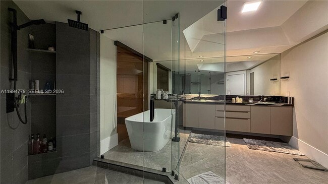 Building Photo - 2000 Island Blvd