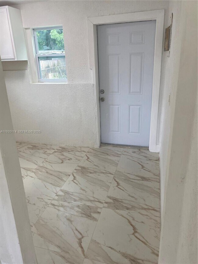 Building Photo - 2122 NW 5th St