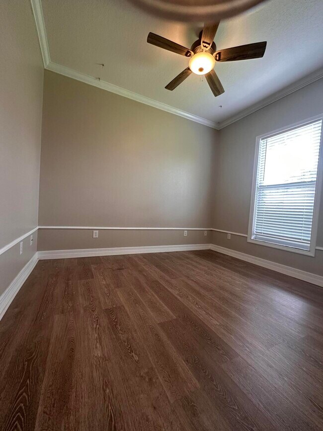 Building Photo - 1326 SW Briarwood Dr
