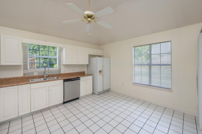 Building Photo - 437 S Shore Dr