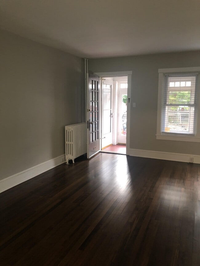 Building Photo - 548 Reynolds Ave