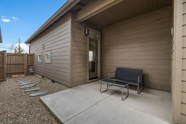 Building Photo - Triple Ridge 3 bed 3 bath home, Pool Access, A/C, Flexible Living Space!