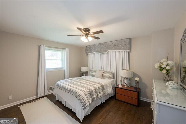 Building Photo - 1025 Hilburn Dr SE