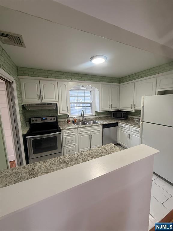 Building Photo - 533 Ramapo Valley Rd