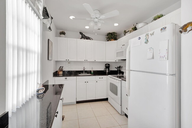 Building Photo - 129 Normandy Ln