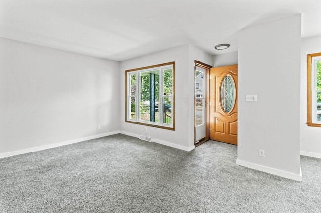 Building Photo - Charming 3- Bedroom Home in Newark