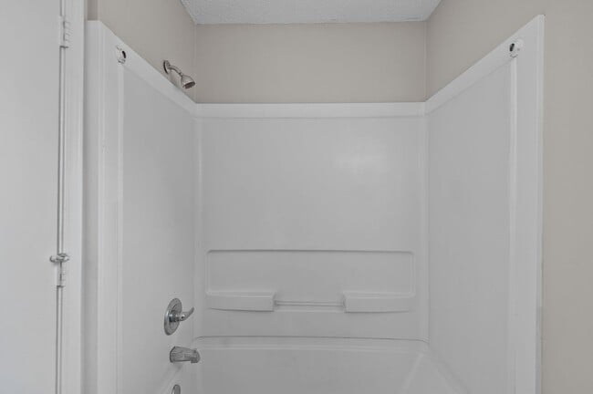 Building Photo - Cute Remodeled home in Cul-de-sac