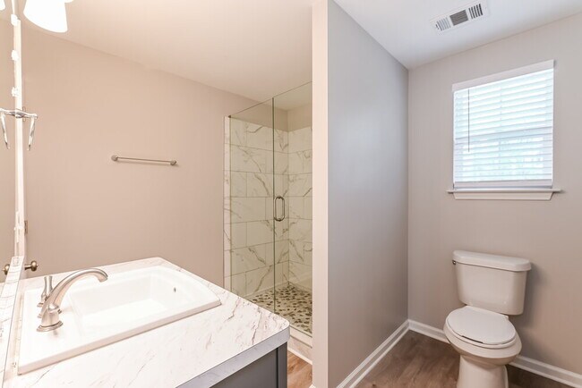 Building Photo - 6662 Wildwood Ct