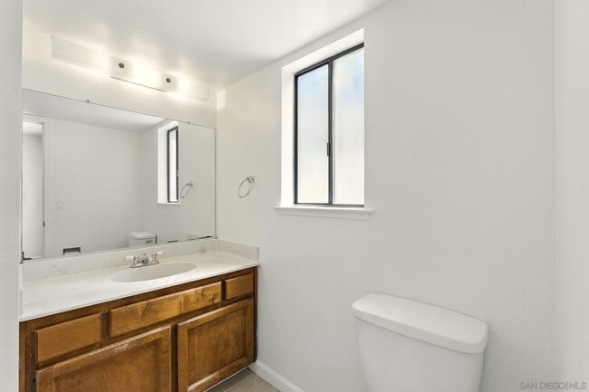 Building Photo - 1312 Shaddick Dr