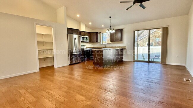 Building Photo - 1516 River Rock Rd
