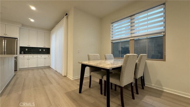 Building Photo - 110 Sunnyside