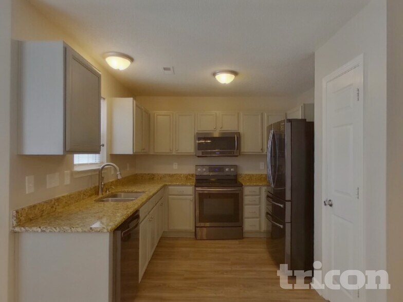 Building Photo - 1703 Mission Oaks St