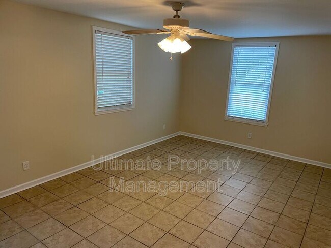 Building Photo - 305 Ilex Dr