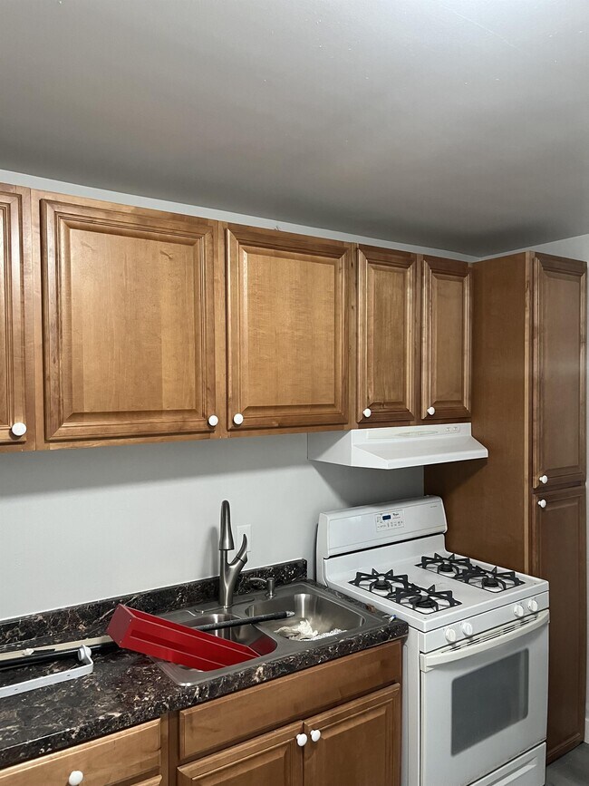 Building Photo - 609 S Cedros Ave