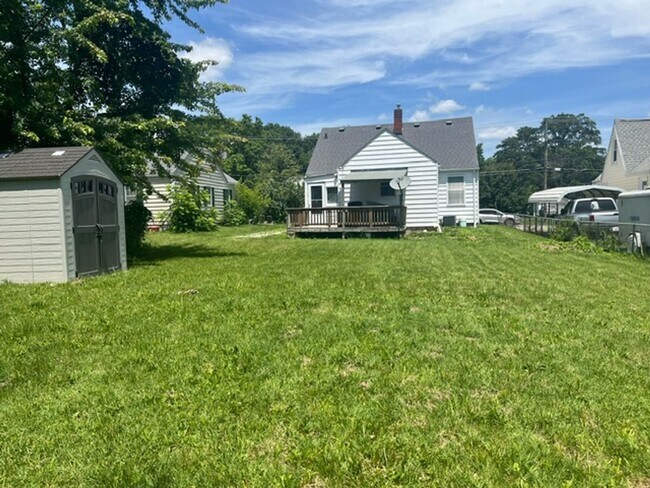 Building Photo - Charming 2 Bedroom Bungalow