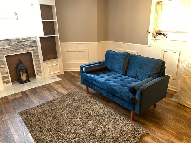 Building Photo - 5443 N St Louis Ave