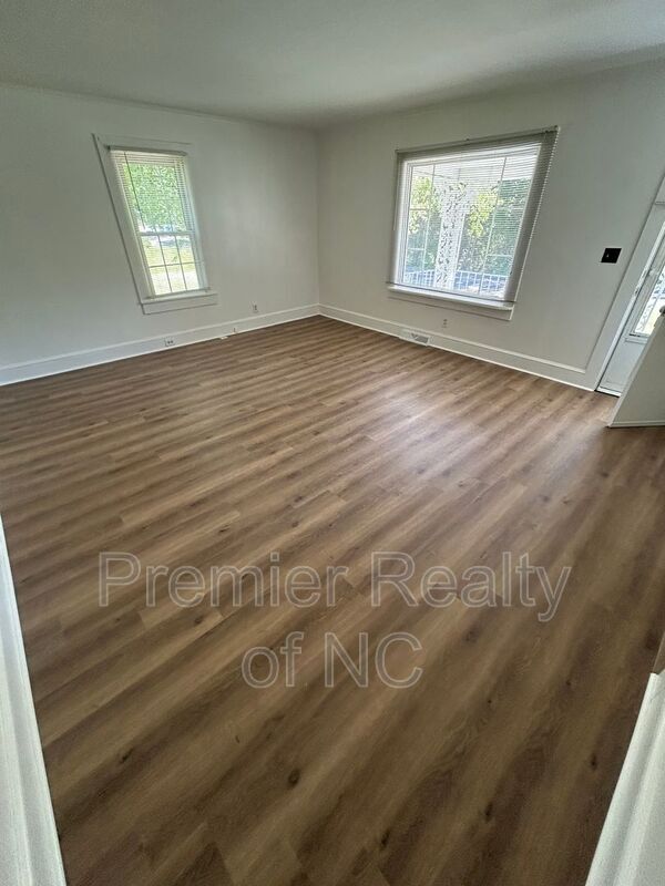 Building Photo - 1183 Rainbow Rd