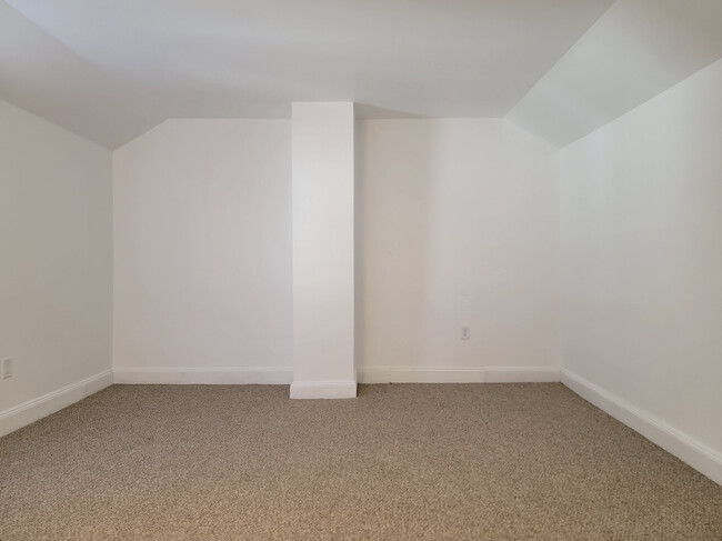 Building Photo - 271 W Main St