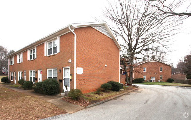 Primary Photo - British Lake Apartments
