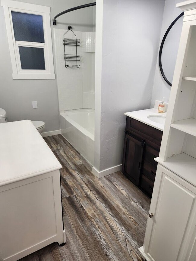 Building Photo - Classic Brick 3 bed, 1.5 bath with upgrades, fenced back yard, carport and garage.