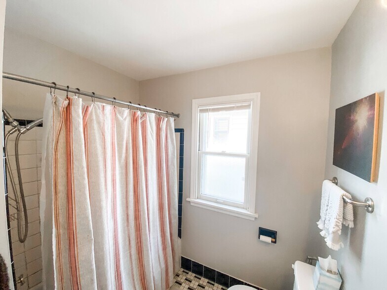 Building Photo - 2645 N 69th St